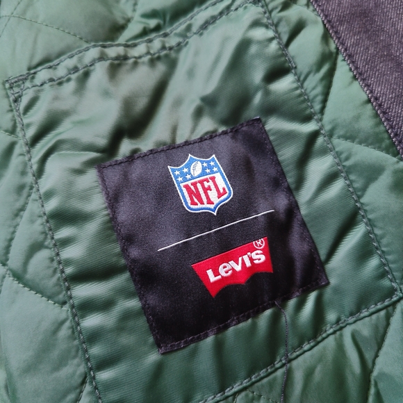 Green Bay Packers NFL x Levi's Denim Varsity Trucker Button-Up Jacket - Picture 4 of 13